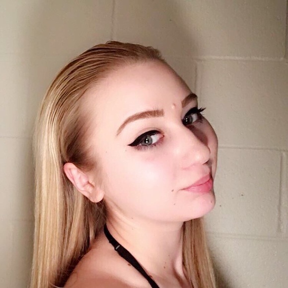 Meet your Posher, Liv - Picture 1 of 1